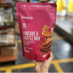 بانكيك وافل ميكس شوكولاته بيضاء وتوت العليق