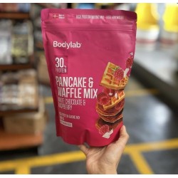 بانكيك وافل ميكس شوكولاته بيضاء وتوت العليق