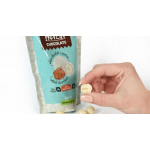 كرات الشوكولاته البيضاء بالبندق شيك لاب