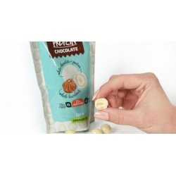 كرات الشوكولاته البيضاء بالبندق شيك لاب